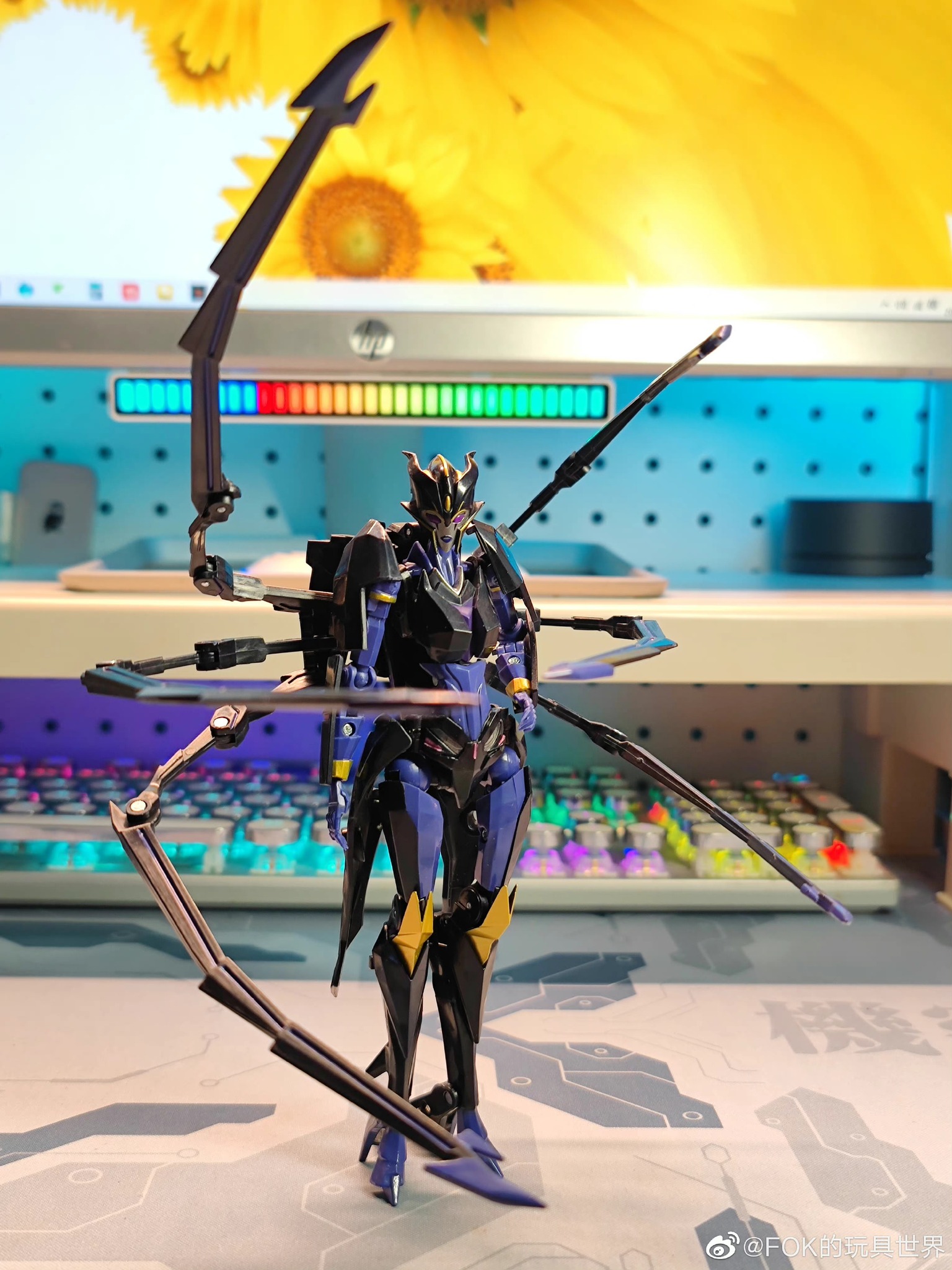 APC Toys Night Countess (Airachnid) In-Hand Images